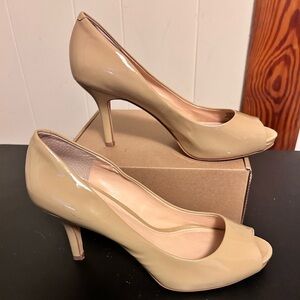 Vince Camuto heels size 8.5